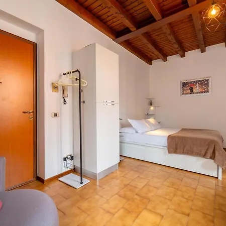 Bronze Studio In By Wonderful Italy * Como